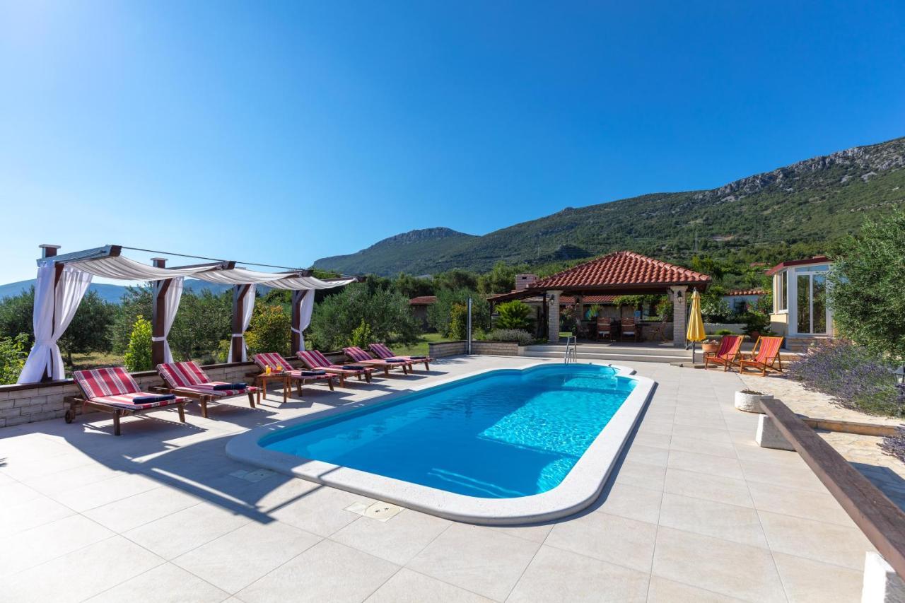 Villa Oliva Kastela Exterior photo